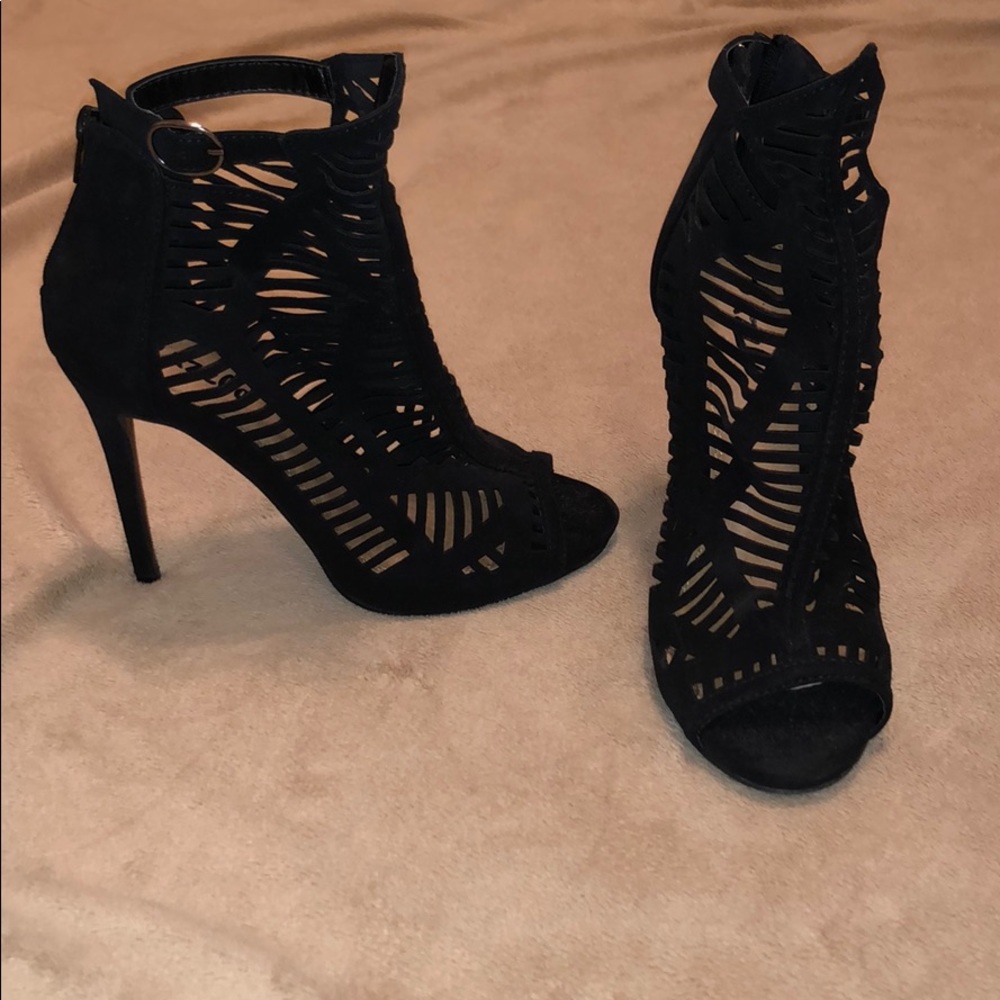 LIKE NEW black heels
